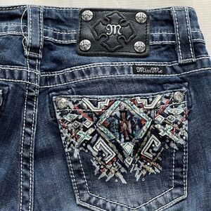 Miss Me Jeans Mid-Rise Boot Aztec Embroidery Design Pockets Size 27 Actual 29x34